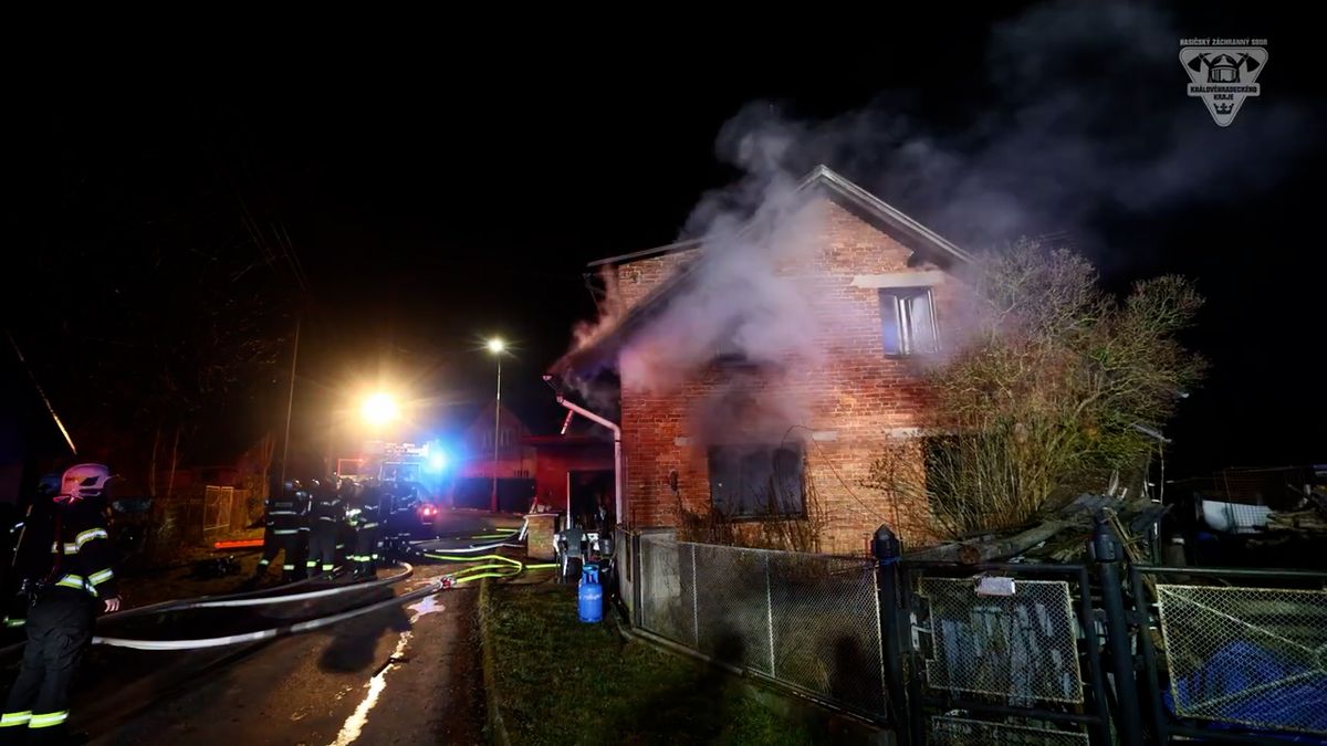 Noční požár rodinného domu na Rychnovsku způsobil milionovou škodu